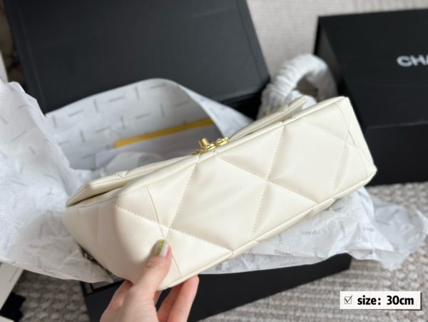 19 Handbag