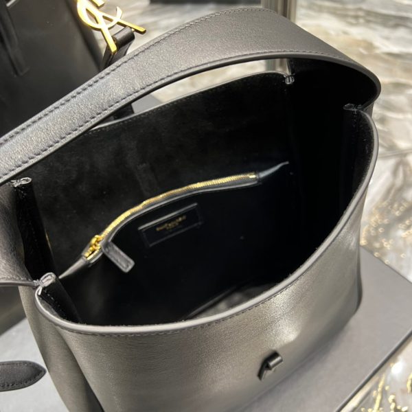 YSL LE 5 À 7 SOFT SMALL HOBO BAG IN SMOOTH LEATHER