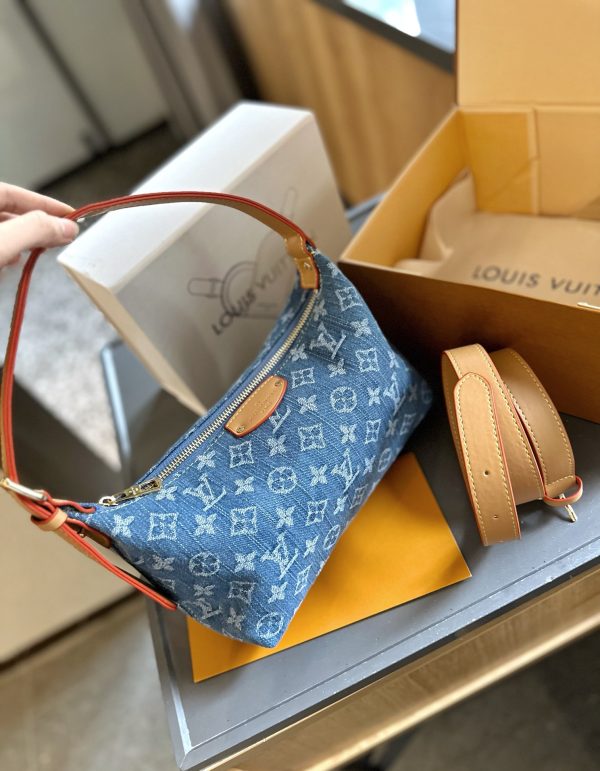 Louis Vuitton Hills Pochette
