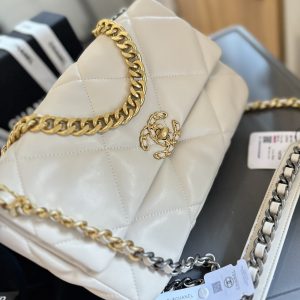 19 HANDBAG