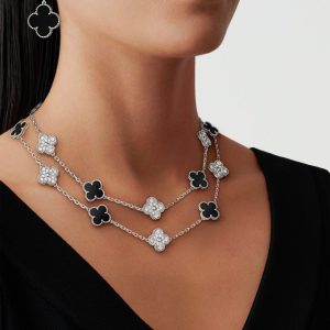 Van Cleef & Arpels Magic Alhambra earrings, 2 motifs