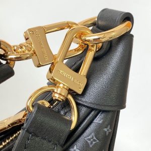 Louis Vuitton Loop M22591