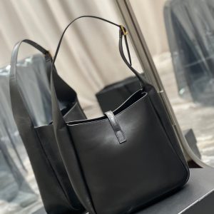 YSL LE 5 À 7 SOFT SMALL HOBO BAG IN SMOOTH LEATHER