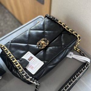 19 HANDBAG
