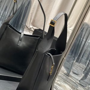 YSL LE 5 À 7 SOFT SMALL HOBO BAG IN SMOOTH LEATHER