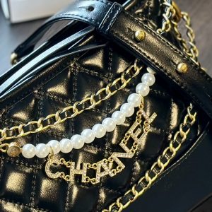 Aged Calfskin Quilted Small Gabrielle Hobo Black