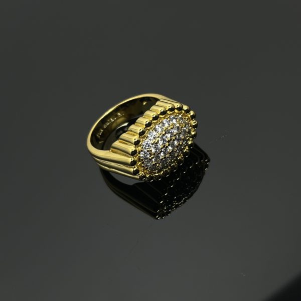Van Cleef & Arpels Perlèe diamonds pavè ring