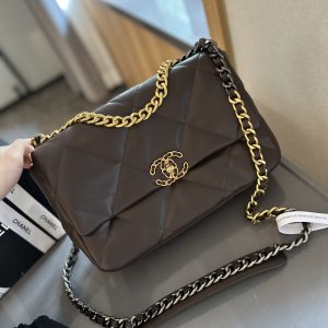 19 HANDBAG