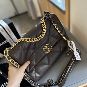 19 HANDBAG