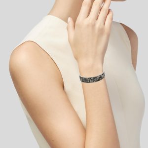 GUCCI Leaf Motif Double G Cuff Bracelet