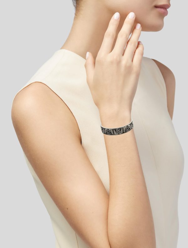 GUCCI Leaf Motif Double G Cuff Bracelet