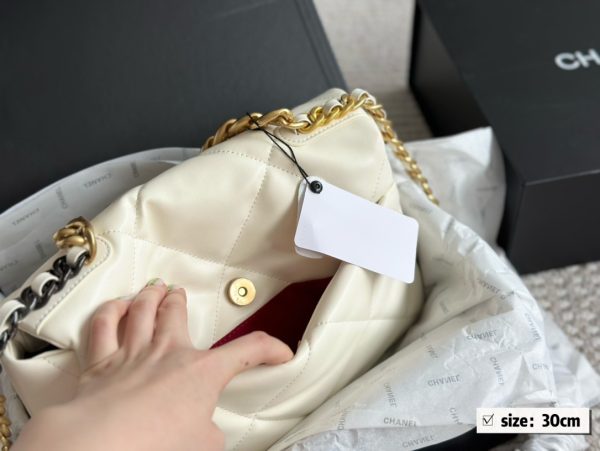 19 Handbag