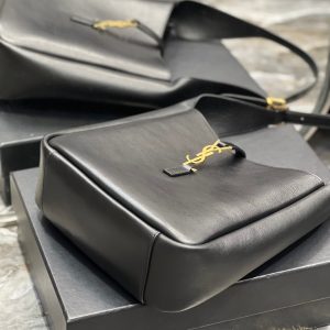 YSL LE 5 À 7 SOFT SMALL HOBO BAG IN SMOOTH LEATHER