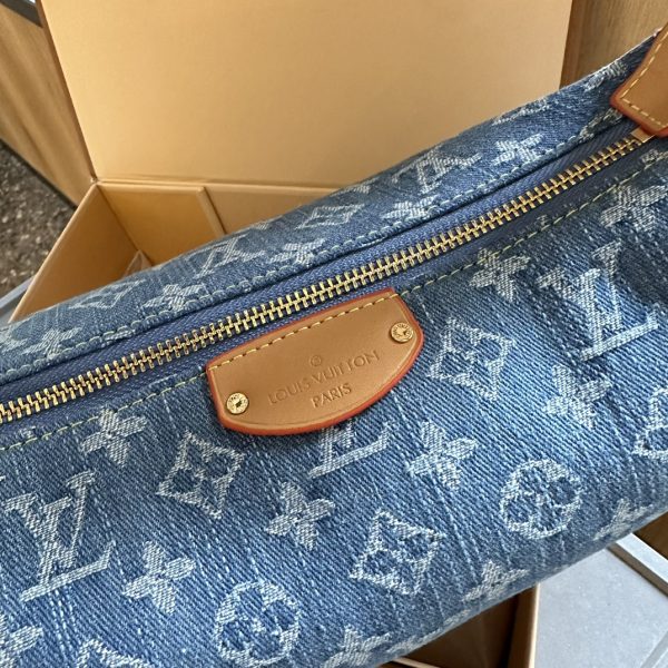Louis Vuitton Hills Pochette
