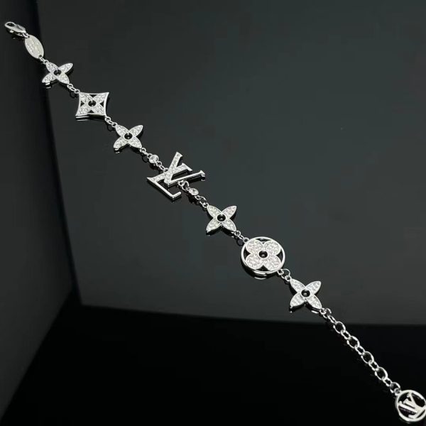Louis Vuitton Diamond Blossom bracelet, diamonds