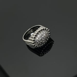 Van Cleef & Arpels Perlèe diamonds pavè ring