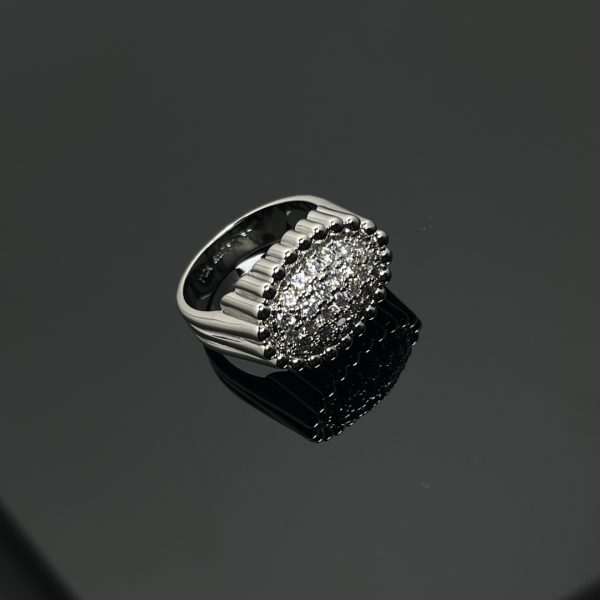 Van Cleef & Arpels Perlèe diamonds pavè ring