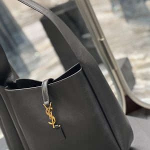 YSL LE 5 À 7 SOFT SMALL HOBO BAG IN SMOOTH LEATHER