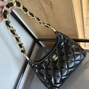 24a hobo bag 23cm white calfskin gold hardware