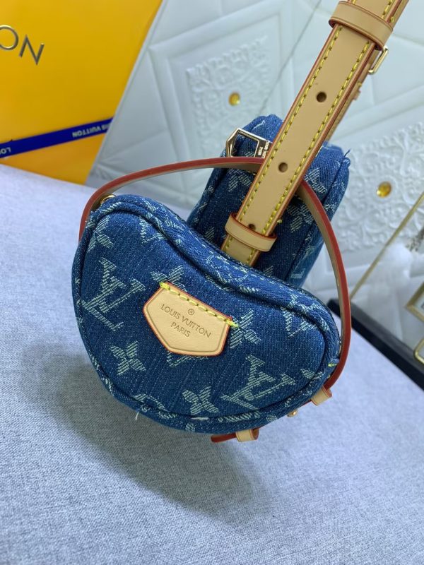 Louis Vuitton Croissant MM M46856