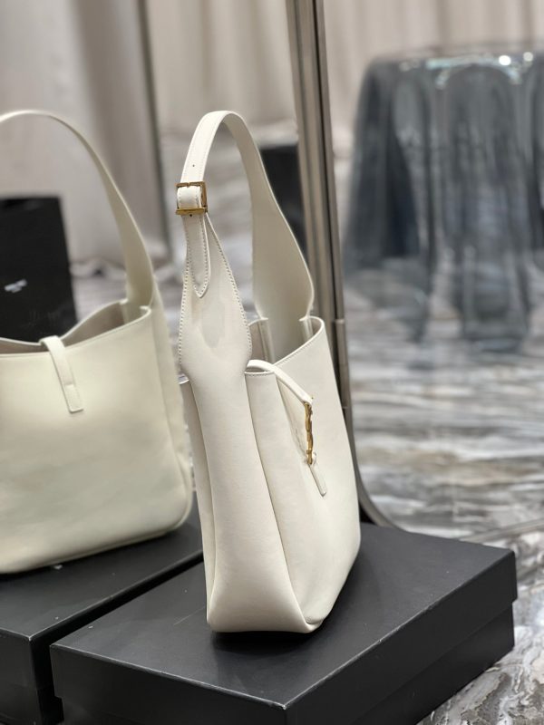 YSL LE 5 À 7 SOFT SMALL HOBO BAG IN SMOOTH LEATHER