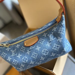 Louis Vuitton Hills Pochette