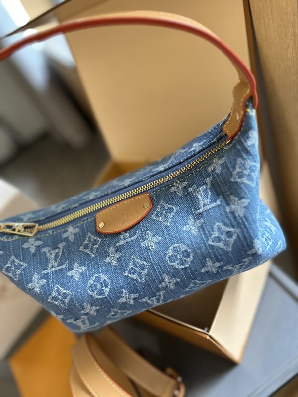 Louis Vuitton Hills Pochette
