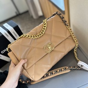 19 HANDBAG