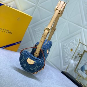 Louis Vuitton Croissant MM M46856