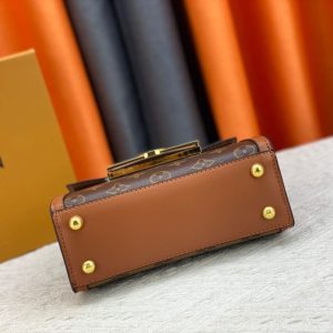 Louis Vuitton Dauphine Capitale M46751