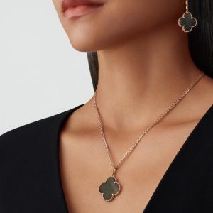 Van Cleef & Arpels Magic Alhambra long necklace, 1 motif