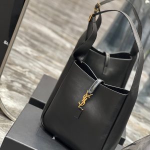 YSL LE 5 À 7 SOFT SMALL HOBO BAG IN SMOOTH LEATHER