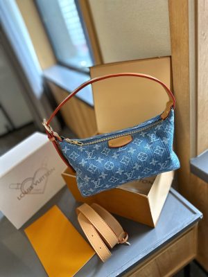 Louis Vuitton Hills Pochette