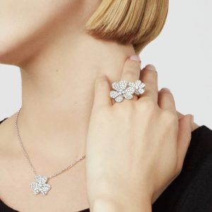 Van Cleef & Arpels Frivole Between the Finger Ring