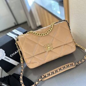 19 HANDBAG