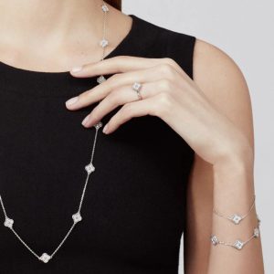 Van Cleef & Arpels Sweet Alhambra long necklace, 16 motifs