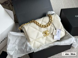 19 Handbag