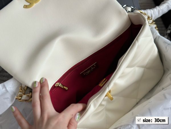 19 Handbag