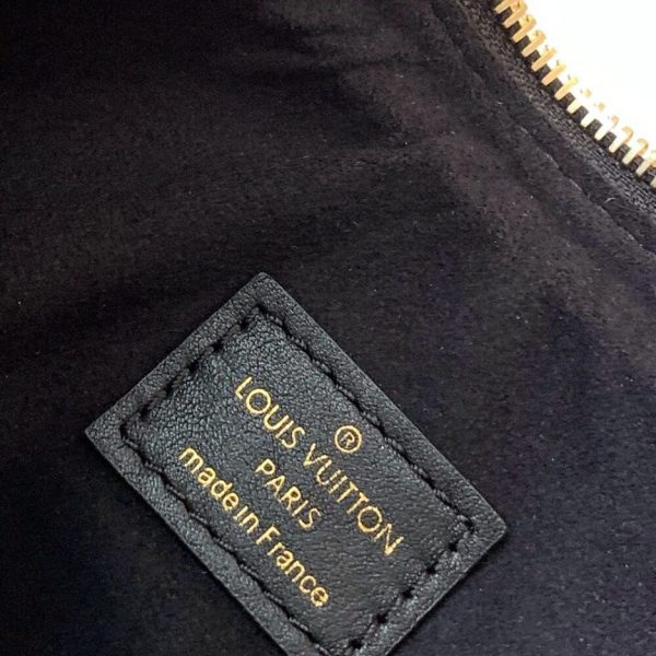 Louis Vuitton Loop M22591