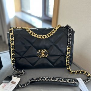 19 HANDBAG