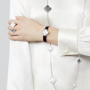 Van Cleef & Arpels Magic Alhambra Between the Finger ring