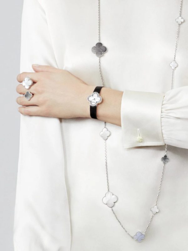 Van Cleef & Arpels Magic Alhambra Between the Finger ring