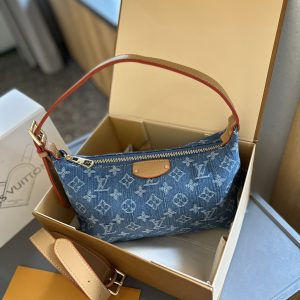 Louis Vuitton Hills Pochette